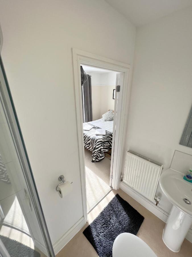 1 Ashford Road Guesthouse Redhill  Bagian luar foto
