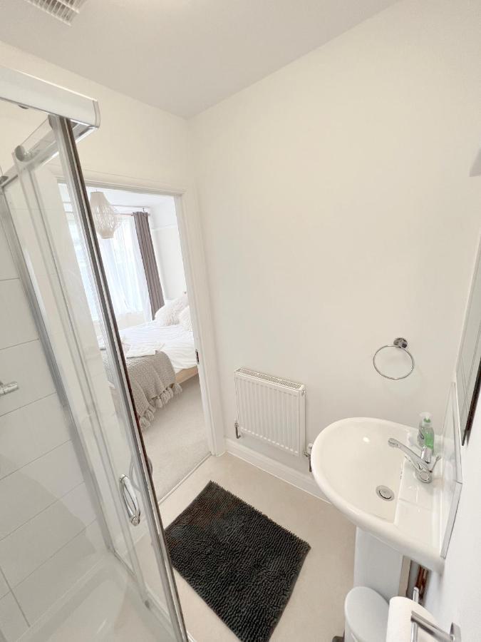 1 Ashford Road Guesthouse Redhill  Bagian luar foto