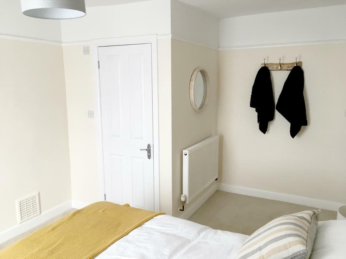 1 Ashford Road Guesthouse Redhill  Bagian luar foto