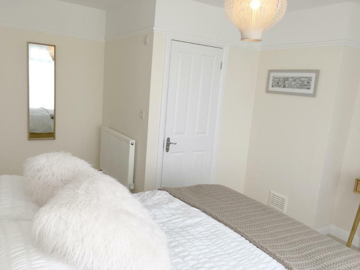 1 Ashford Road Guesthouse Redhill  Bagian luar foto