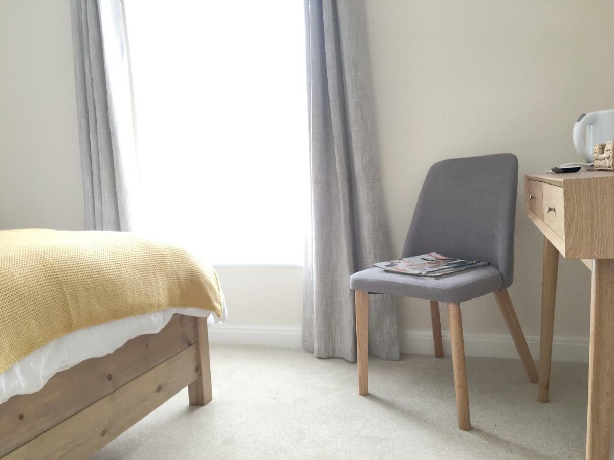 1 Ashford Road Guesthouse Redhill  Bagian luar foto