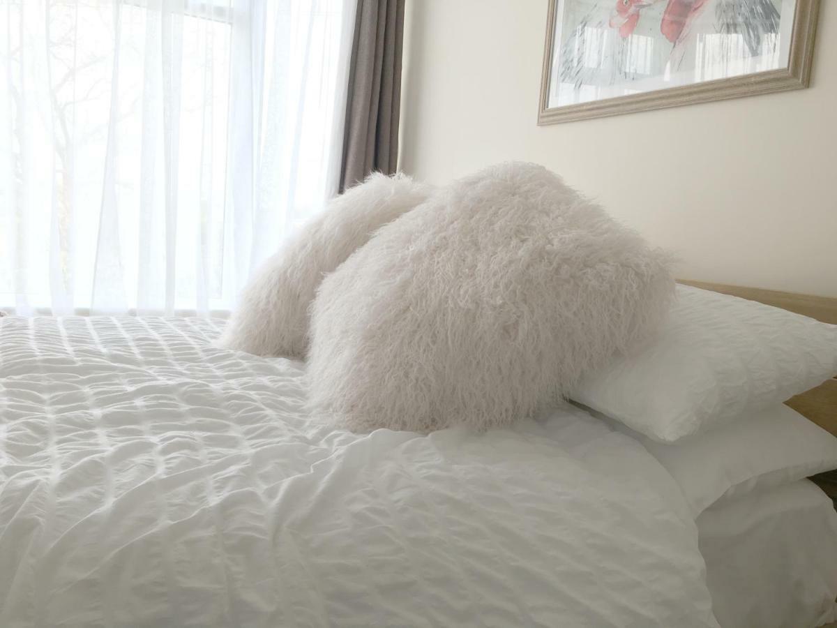 1 Ashford Road Guesthouse Redhill  Bagian luar foto