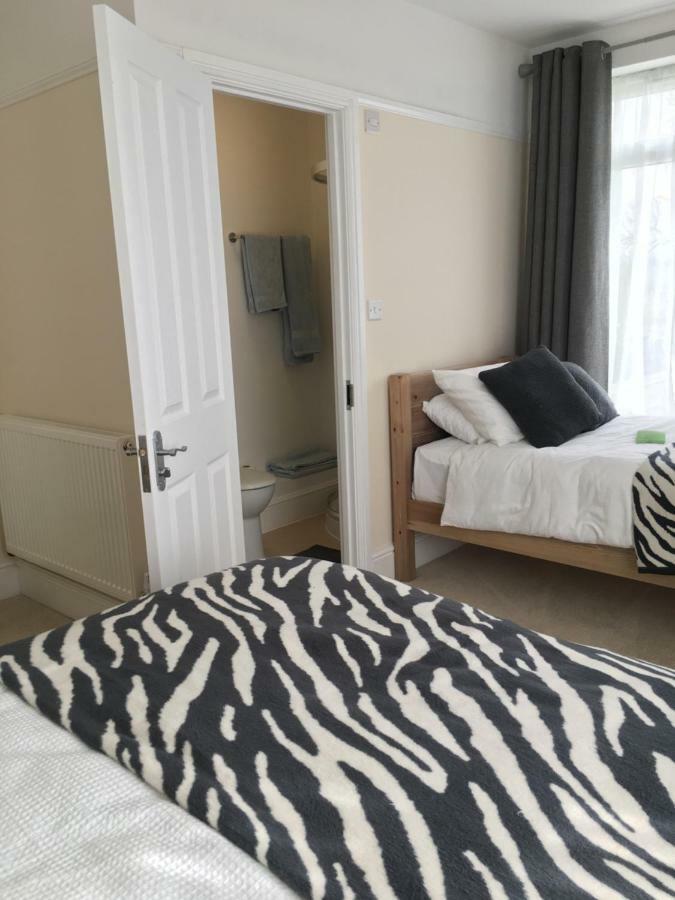 1 Ashford Road Guesthouse Redhill  Bagian luar foto