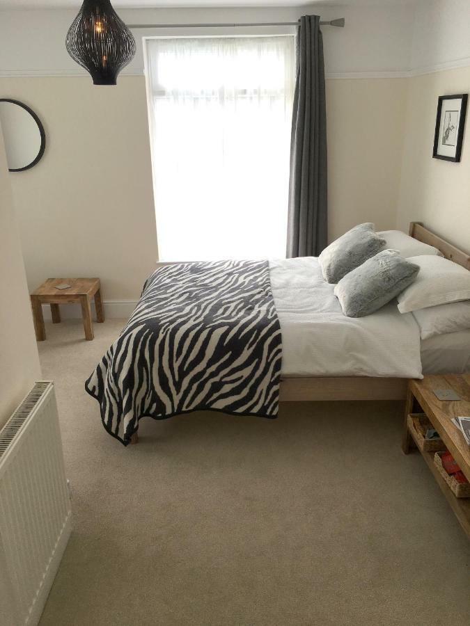 1 Ashford Road Guesthouse Redhill  Bagian luar foto