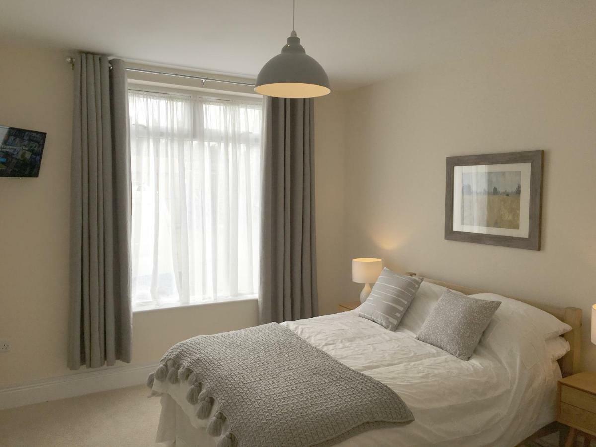 1 Ashford Road Guesthouse Redhill  Bagian luar foto