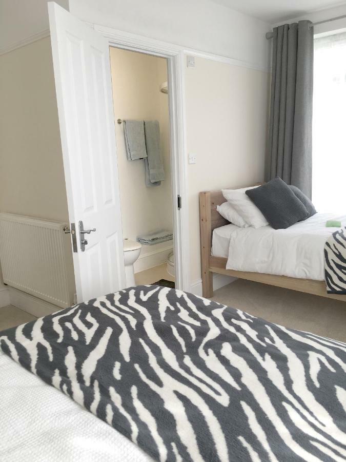 1 Ashford Road Guesthouse Redhill  Bagian luar foto