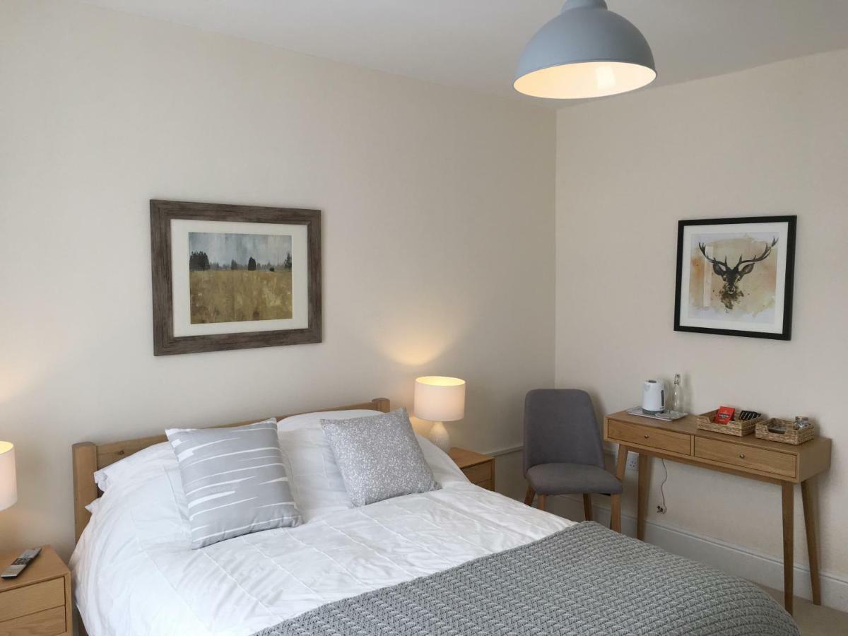 1 Ashford Road Guesthouse Redhill  Bagian luar foto