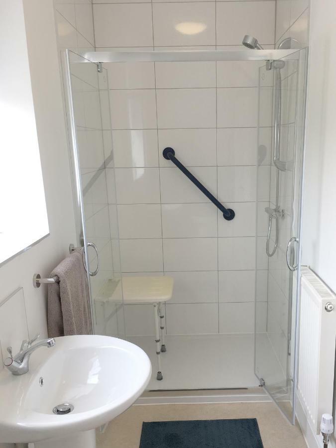 1 Ashford Road Guesthouse Redhill  Bagian luar foto
