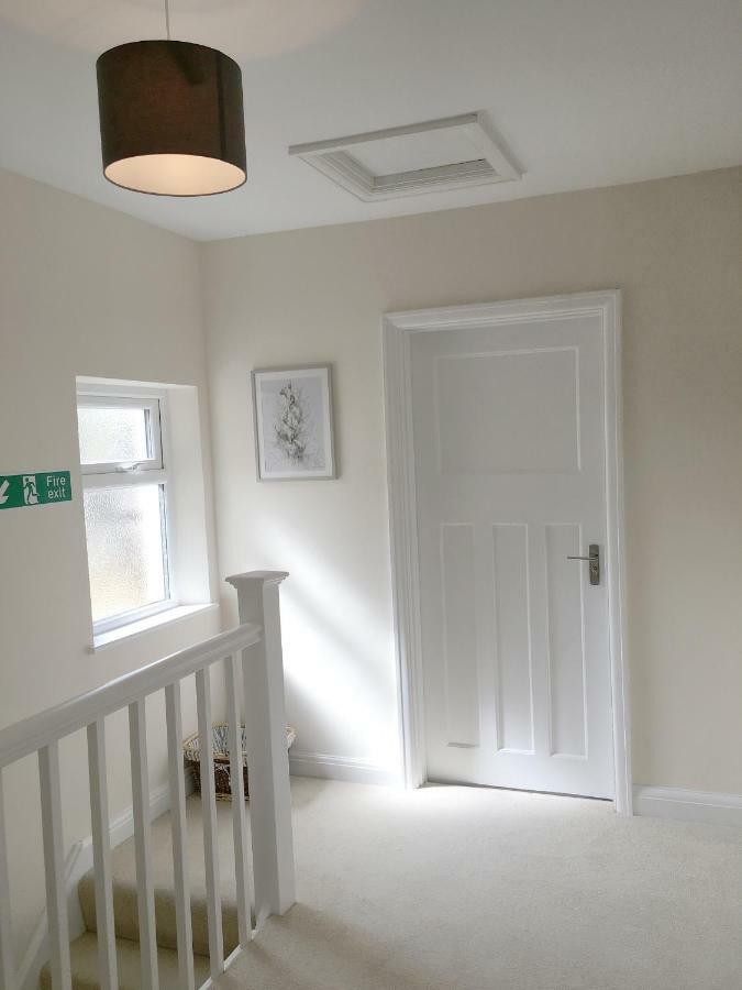 1 Ashford Road Guesthouse Redhill  Bagian luar foto
