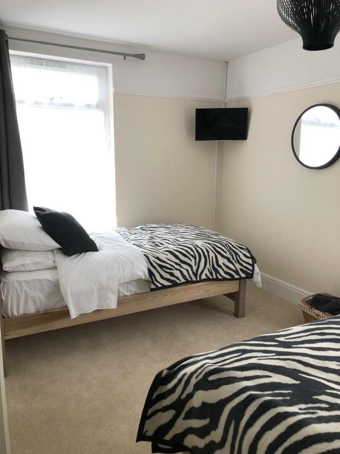 1 Ashford Road Guesthouse Redhill  Bagian luar foto
